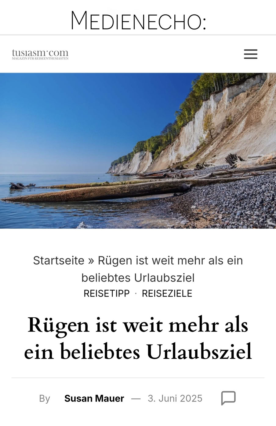 Screenshot einer Webseite mit einem Bild von einer Küstenlandschaft mit Klippen und Meer. Darunter steht der Text "Rügen ist weit mehr als ein beliebtes Urlaubsziel" und der Name "Susan Mauer" mit einem Datum.